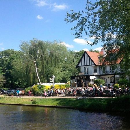 The Weir Hotel Walton-on-Thames Eksteriør bilde