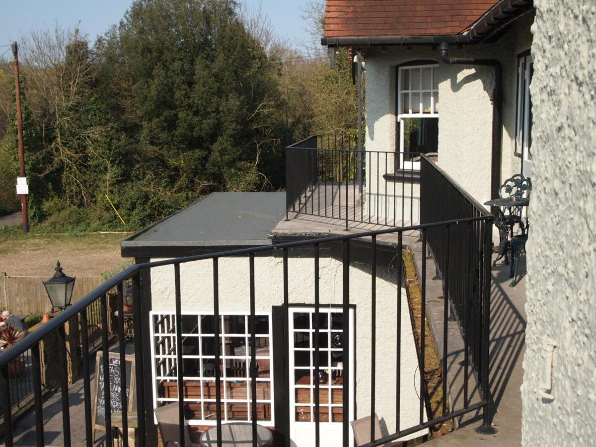 The Weir Hotel Walton-on-Thames Eksteriør bilde