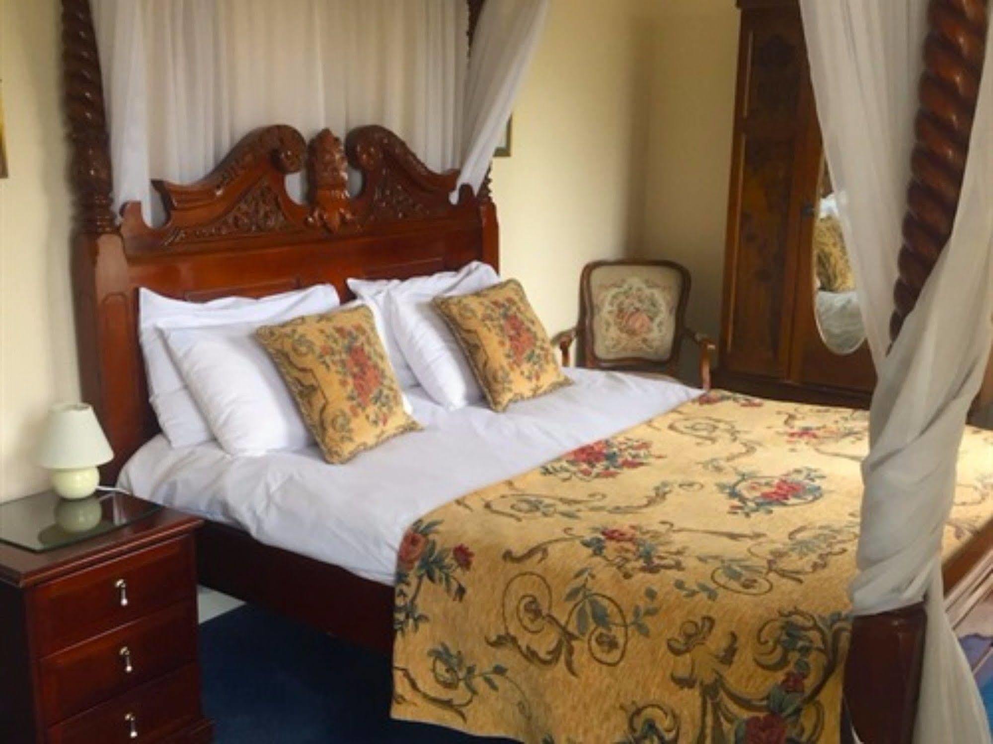 The Weir Hotel Walton-on-Thames Eksteriør bilde