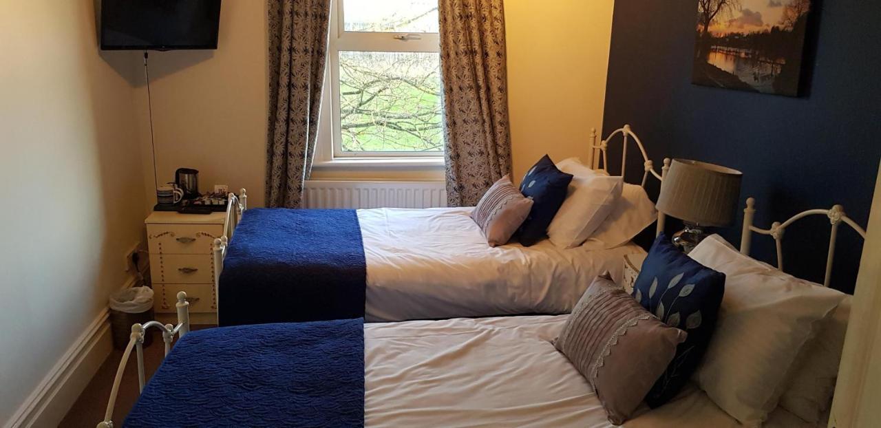The Weir Hotel Walton-on-Thames Eksteriør bilde
