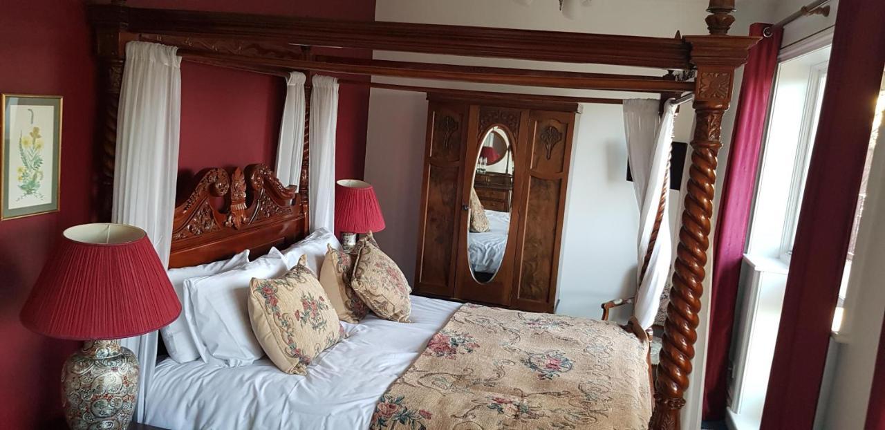 The Weir Hotel Walton-on-Thames Eksteriør bilde