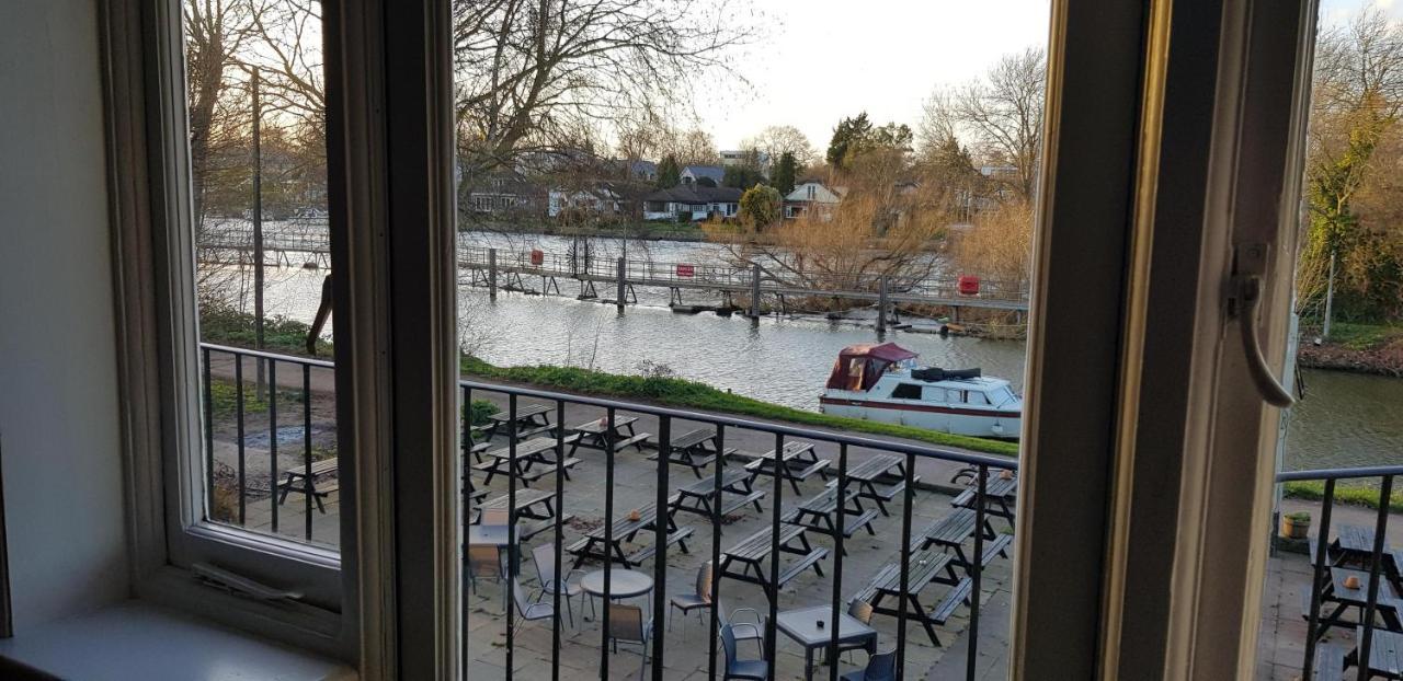 The Weir Hotel Walton-on-Thames Eksteriør bilde