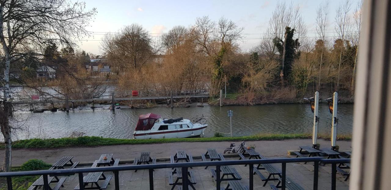 The Weir Hotel Walton-on-Thames Eksteriør bilde